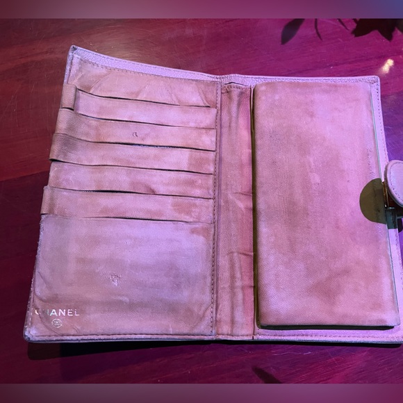 💛💛 SOLD 💛💛CHANEL AUTHENTIC BEIGE CAVIAR CC WALLET— fixer upper inside - Picture 2 of 16